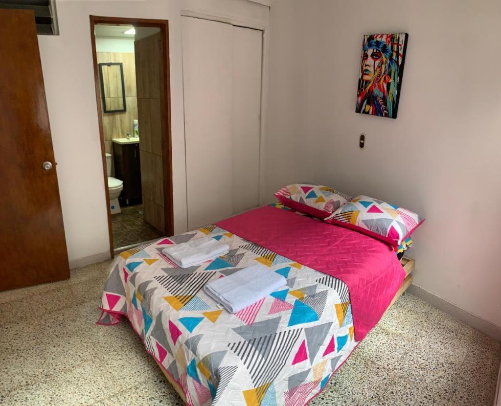 Hostel Kumho Alojamiento Medellín Dış mekan fotoğraf