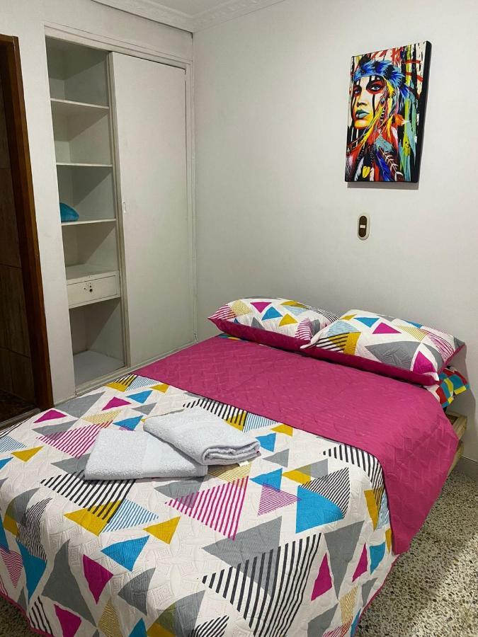 Hostel Kumho Alojamiento Medellín Dış mekan fotoğraf